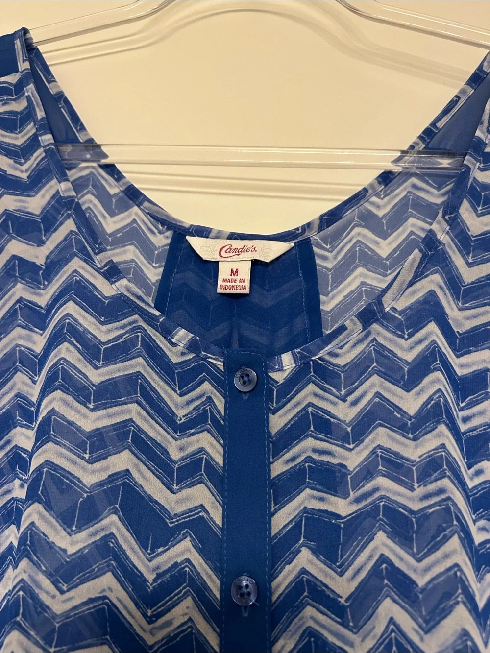 Candie's Blue Chevron Button-Front Sheer High-Low Camisole - Picture 2 of 6